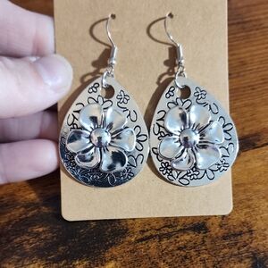 Creative Retro Engraved Three-dismensional Flower Pendant Earrings For Women
